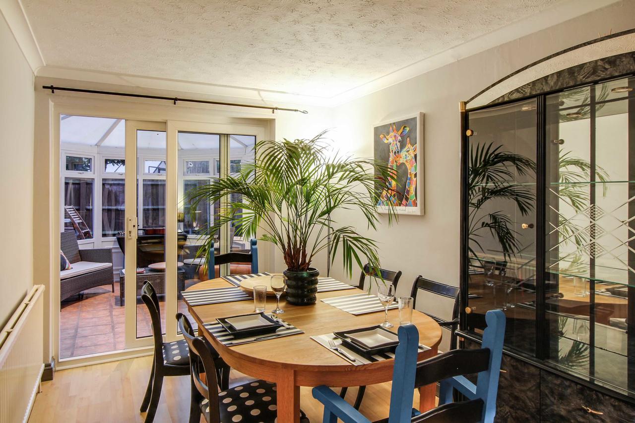 The Marlborough Villa Crawley  Ngoại thất bức ảnh