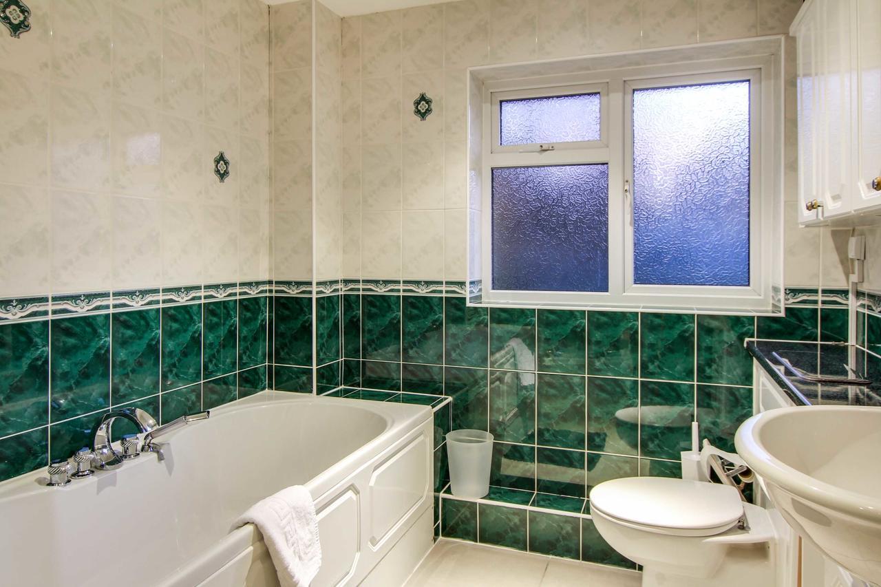 The Marlborough Villa Crawley  Ngoại thất bức ảnh