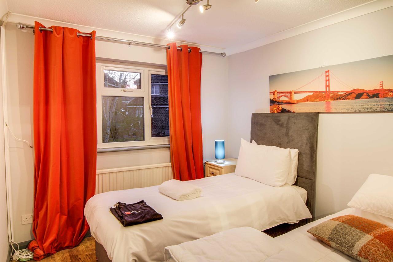 The Marlborough Villa Crawley  Ngoại thất bức ảnh