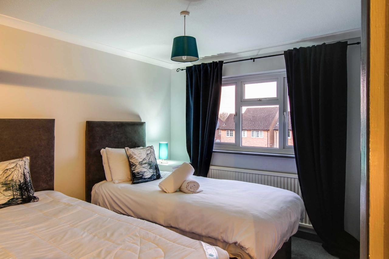 The Marlborough Villa Crawley  Ngoại thất bức ảnh